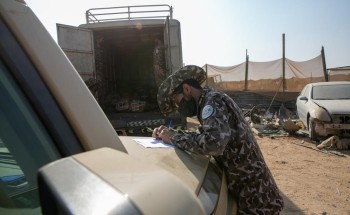 القوات الخاصة للأمن البيئي تضبط 30 طناً من الحطب المحلي المعد للبيع في مدينة الرياض القوات الخاصة للأمن البيئي تضبط 30 طناً من الحطب المحلي المعد للبيع في مدينة الرياض