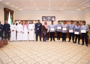 الأمير فهد بن محمد يكرم متدربي تقنية الخرج الحاصلين على المركز الأول بمسابقة الروبوت والذكاء الاصطناعي