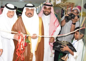 محافظ بيش يفتتح بازار ايادينا ببيش ويوعدهم بالمقر محافظ بيش يفتتح بازار ايادينا ببيش ويوعدهم بالمقر