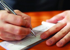 توضيح من النيابة بشأن إصدار أو توقيع شيك من دون رصيد: يعد جريمة كبرى توضيح من النيابة بشأن إصدار أو توقيع شيك من دون رصيد: يعد جريمة كبرى