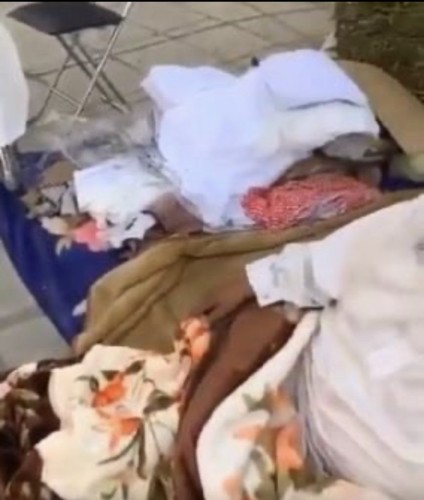 العمل تتفاعل مع مسن ظهر في فيديو وهو ينام بجوار مستشفى بمكة
