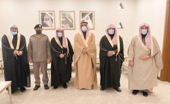 محافظ حفر الباطن يستقبل الشيخ فهد بن فيصل الثبيتي في ديوان الضيافة بالمحافظة محافظ حفر الباطن يستقبل الشيخ فهد بن فيصل الثبيتي في ديوان الضيافة بالمحافظة