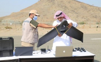 بالفيديو: لحظة تدشين المرحلة الأولى لمشروع استكشاف الجراد الصحراوي باستخدام طائرات “درونز” بالفيديو: لحظة تدشين المرحلة الأولى لمشروع استكشاف الجراد الصحراوي باستخدام طائرات “درونز”
