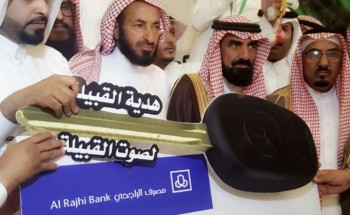 بالصور .. في ليلة كرم وتكريم قبيلة “بني رشيد” تحتفي بالشاعروالإعلامي عبدالرحمن بن عباس وتهديه ‘لاندكروزر’