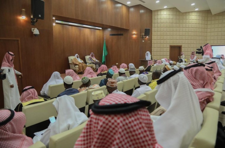 بالصور.. وزير الشؤون الإسلامية يلتقي رئيس لجنة الدعوة في أفريقيا وعدد من أعضاء اللجنة