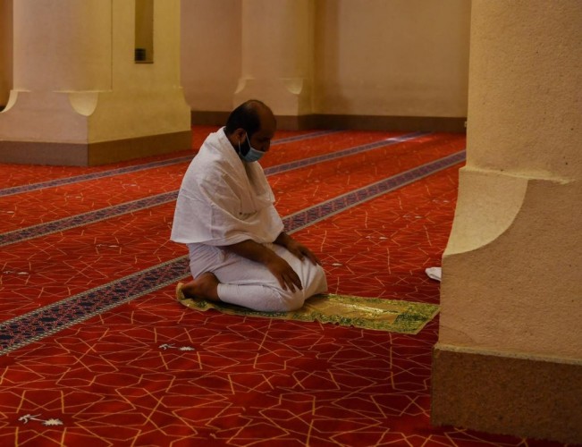 وزارة الشؤون الإسلامية تكمل مشروع فرش جامع ميقات ذي الحليفة بالسجاد الفاخر وبمواصفات عالمية .. تعرف عليها