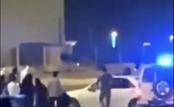 نشطاء يطالبون بتكريم رجل الأمن الذي فض المشاجرة النسائية في عنيزة نشطاء يطالبون بتكريم رجل الأمن الذي فض المشاجرة النسائية في عنيزة