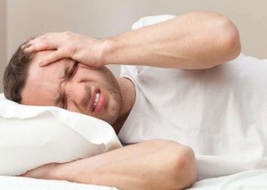 هل تُسبب الأجهزة الذكية “الصداع”؟.. توضيح من استشاري هل تُسبب الأجهزة الذكية “الصداع”؟.. توضيح من استشاري