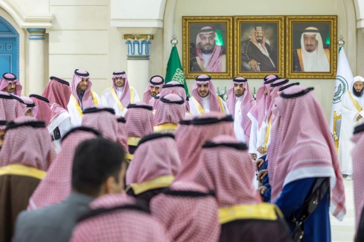 أمير منطقة الجوف يستقبل المهنّئين بعيد الفطر المبارك