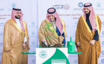 أمير الشرقية يغرس أول شتلة “صندل” بالمنطقة الشرقية في مبادرة السعودية الخضراء أمير الشرقية يغرس أول شتلة “صندل” بالمنطقة الشرقية في مبادرة السعودية الخضراء