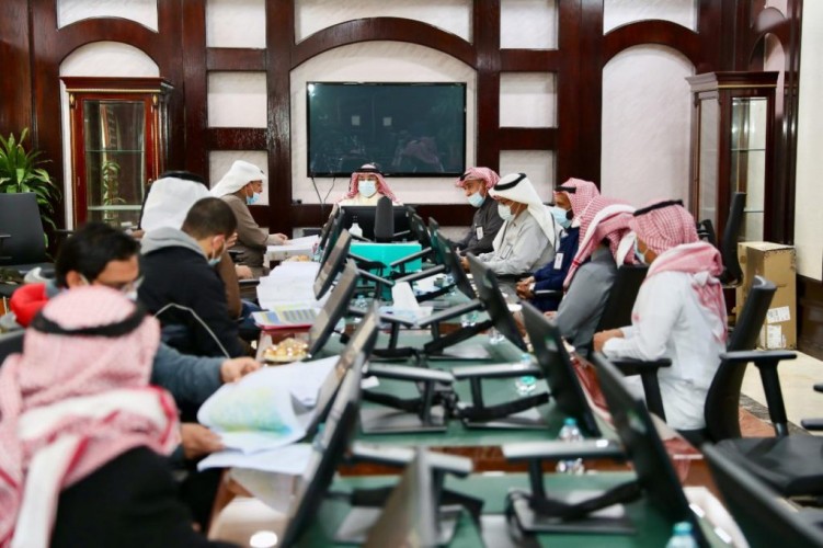 لجنة تنسيق المشروعات بالجوف تبحث مشروع الربط بين محطات الكهرباء بمدينة سكاكا .