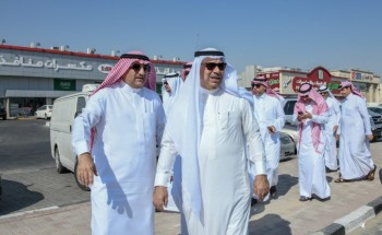أمين الشرقية يوجه بفتح بوابتين إضافتين في مظلة 2 بسوق الخضار المركزي بالدمام أمين الشرقية يوجه بفتح بوابتين إضافتين في مظلة 2 بسوق الخضار المركزي بالدمام