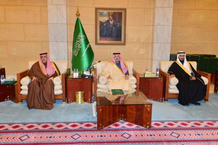 سمو أمير منطقة الرياض يكرم متقاعدي إمارة المنطقة