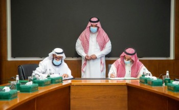 أمير حائل يشهد توقيع اتفاقيات لتجمع حائل الصحي مع جامعة الملك عبدالعزيز وجمعية الكلى