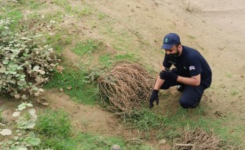 مدني جازان : العثور على لغم أرضي في أحد الأودية جرفته سيول منقولة من الأراضي اليمنية تم إبطاله دون إصابات أو أضرار مدني جازان : العثور على لغم أرضي في أحد الأودية جرفته سيول منقولة من الأراضي اليمنية تم إبطاله دون إصابات أو أضرار