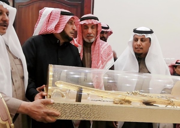 زيارة خاصة من الوجهاء والشعراء لـ”ديوان الإعلامي صالح الصويان” بقرية العرادية زيارة خاصة من الوجهاء والشعراء لـ”ديوان الإعلامي صالح الصويان” بقرية العرادية