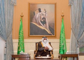أمير تبوك يستقبل المواطنين في اللقاء الأسبوعي