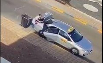 فيديو..خادمة تستخدم صندوق قمامة لتهريب مسروقات من منزل مكفولها وصديقتها تنتظرها بسيارة أجرة فيديو..خادمة تستخدم صندوق قمامة لتهريب مسروقات من منزل مكفولها وصديقتها تنتظرها بسيارة أجرة