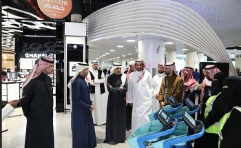 مطار الملك خالد الدولي يطلق عربات التسوق الذكية