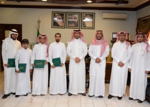 *البيئة تكرم مهتمون بالرفق بالحيوان* *البيئة تكرم مهتمون بالرفق بالحيوان*
