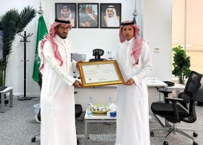 بعد استيفائه لمعايير السلامة الإسعافية.. «الهلال الأحمر» يُسلّم شهادة امتثال لهيئة الزكاة بالحدود الشمالية بعد استيفائه لمعايير السلامة الإسعافية.. «الهلال الأحمر» يُسلّم شهادة امتثال لهيئة الزكاة بالحدود الشمالية