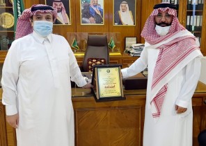 ” الغامدي ” يكرم جمعية استدامة لحفظ النعمة ” الغامدي ” يكرم جمعية استدامة لحفظ النعمة