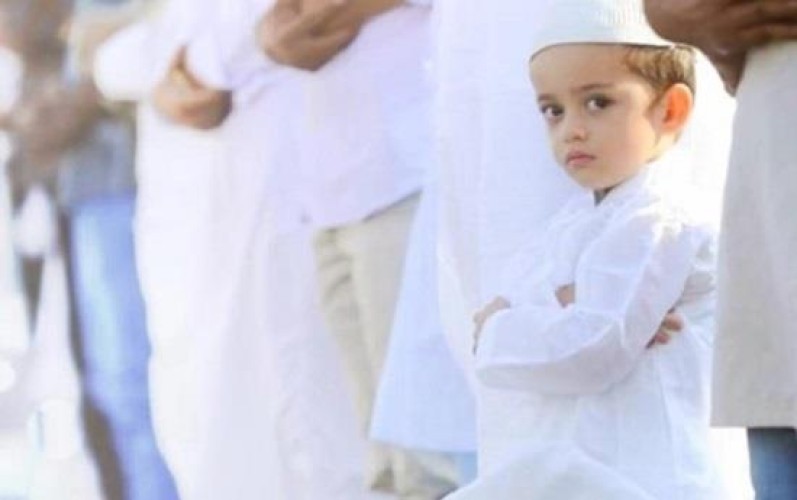 هل تفرض “الشؤون الإسلامية” عقوبات وغرامات على من يحضرون أطفالهم للمساجد؟ “آل الشيخ” يجيب