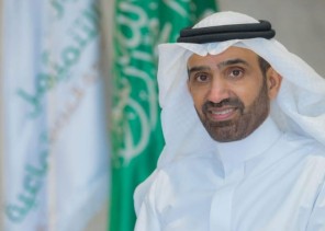الراجحي يصدر قراراً وزارياً يقضي بإشتراط حصول العاملين في منافذ البيع لنشاط الذهب والمجوهرات على رخصة عمل مهنية