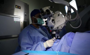«بعد إصابتها بنقص مفاجئ في الرؤية».. إنقاذ حاجة مصرية من فقدان البصر في مكة بتدخل طبي عاجل