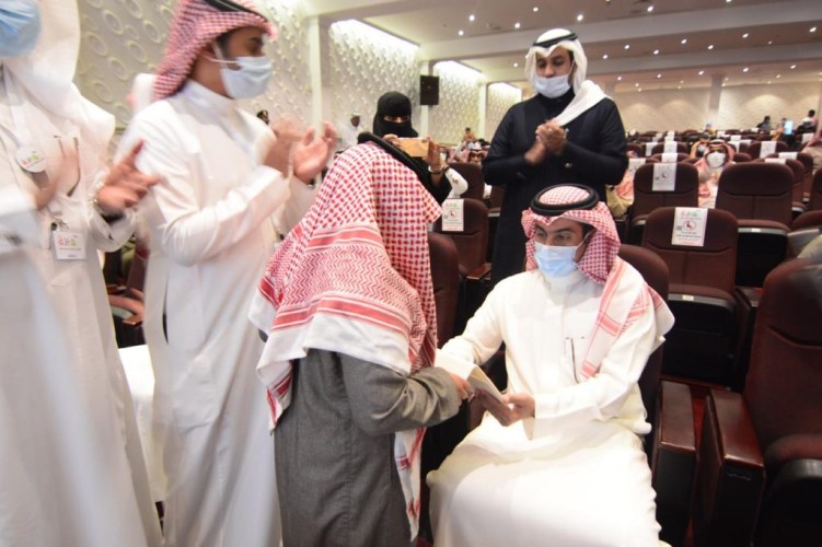“محافظ خميس مشيط يدشن منصة همة التطوعية”