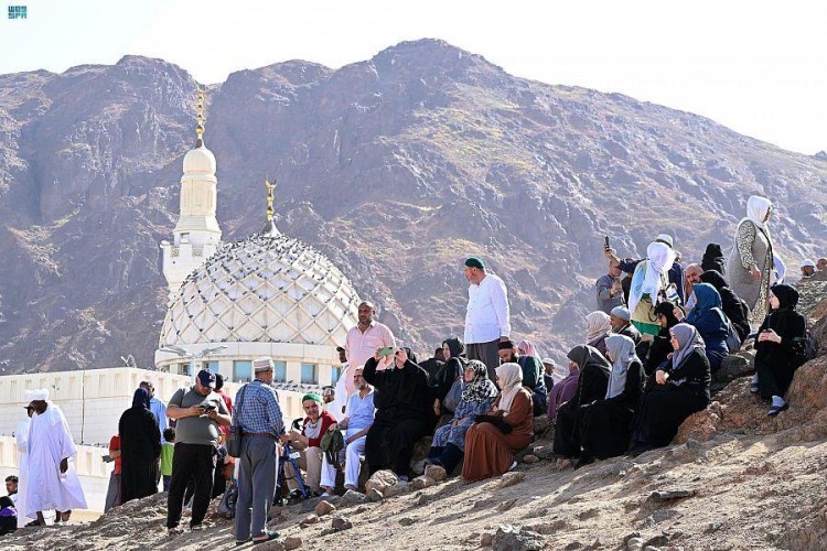 جمعت القيمة الدينية والتاريخية.. مساجد “المدينة” تجتذب ملايين الزائرين سنويًا