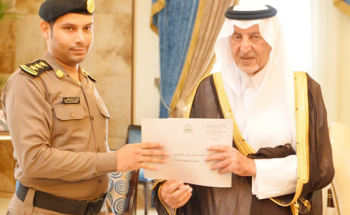 أمير مكة يكريم رجال أمن توصلوا للغز مقتل “طفل خميس حرب” أمير مكة يكريم رجال أمن توصلوا للغز مقتل “طفل خميس حرب”