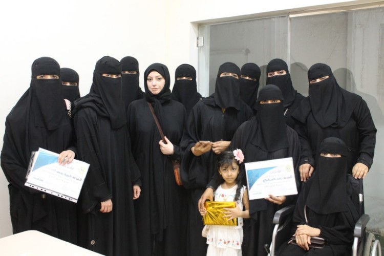 همسات الثقافي يكرم 40سيدة لتميزهم بالعمل التطوعي