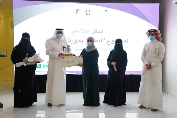 تكريم الفائزين بجائزة أتميز بالأحياء محدودة الدخل بالخبر