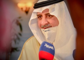 أمير منطقة تبوك يسلّم دفعة جديدة من التعويضات المالية لأصحاب العقارات الواقعة ضمن نطاق المرحلة الأولى لمشروع نيوم أمير منطقة تبوك يسلّم دفعة جديدة من التعويضات المالية لأصحاب العقارات الواقعة ضمن نطاق المرحلة الأولى لمشروع نيوم