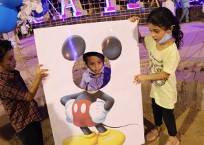 بلدية محافظة صامطة تحتفل باليوم العالمي للطفل باللون الأزرق