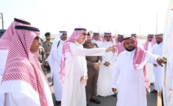 سمو الأمير محمد بن ناصر يتفقد حي العشيماء والحارة الشامية بمدينة جيزان