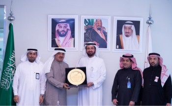 وزير الصحة يكرّم المدير العام السابق للمركز السعودي لزراعة الأعضاء