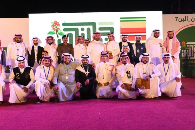 محافظ الداير يرعى حفل جائزة الأداء المتميز و ختام فعاليات مهرجان البن السابع