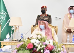 سمو أمير منطقة جازان وسمو نائبه يعايدان العاملين بمركز لقاحات كورونا بمركز الأمير سلطان الحضاري..