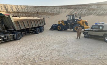 قوة الطوارئ والدوريات بفرع الإدارة العامة للمجاهدين بالمنطقة الشرقية تضبط عدداً من المعدات قام أصحابها بنهل الرمال بدون تصريح قوة الطوارئ والدوريات بفرع الإدارة العامة للمجاهدين بالمنطقة الشرقية تضبط عدداً من المعدات قام أصحابها بنهل الرمال بدون تصريح