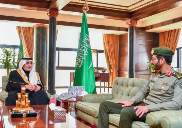 سمو أمير تبوك يستقبل مدير جوازات المنطقة