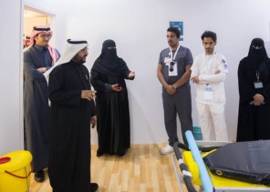 د. التويجري يقف على مشاركة الصحة في مهرجان الملك عبد العزيز لمزاين الإبل