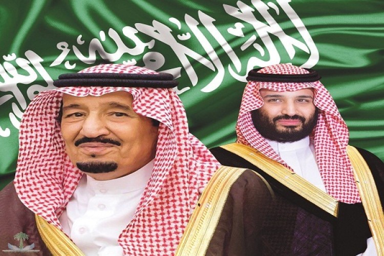 منسوبو مجمع آل مشحنة التعليمي ”: يهنئون القيادة بحلول عيد الفطر المبارك