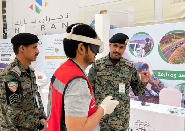 الأفواج الأمنية تشارك في معرض المرور بنجران لتعزيز الوعي بمخاطر استخدام الهاتف أثناء القيادة