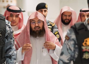 السديس: أكثر من 120 مبادرة و16 برنامجًا علميًا خلال حج 1446هـ.. والرئاسة تتجه للرقمنة الشاملة السديس: أكثر من 120 مبادرة و16 برنامجًا علميًا خلال حج 1446هـ.. والرئاسة تتجه للرقمنة الشاملة