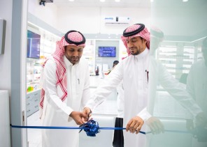 مدير صحة حائل يدشن الخدمات المقدمة من مجموعة صيدليات حورة الريان مدير صحة حائل يدشن الخدمات المقدمة من مجموعة صيدليات حورة الريان