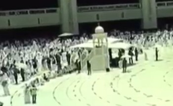 شرطة مكة المكرمة: إيقاف شخص حاول الصعود على منبر الحرم المكي أثناء خطبة الجمعة وجاري استكمال الإجراءات النظامية بحقه شرطة مكة المكرمة: إيقاف شخص حاول الصعود على منبر الحرم المكي أثناء خطبة الجمعة وجاري استكمال الإجراءات النظامية بحقه