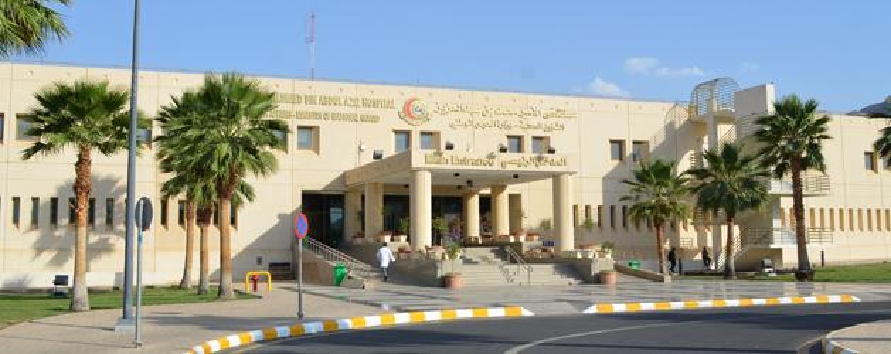 ابن الجوف الدكتور عبيد المشعل يشارك بعملية جراحية معقده لاستئصال ورم بقدم مواطن استغرقت 12 ساعة