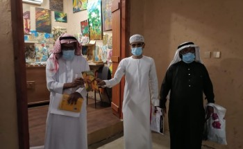 الروائي محمد الرياني يوقع كتابه بذور المانجو الروائي محمد الرياني يوقع كتابه بذور المانجو